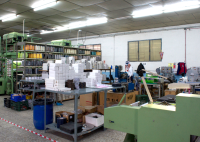 <b>MAQUINA DOBLADO DE ETIQUETAS</b>